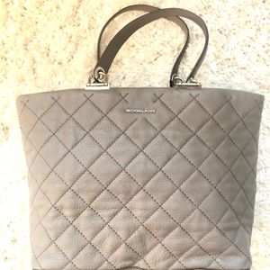 Michael Kors Loni LG East/West Quilted Tote Bag